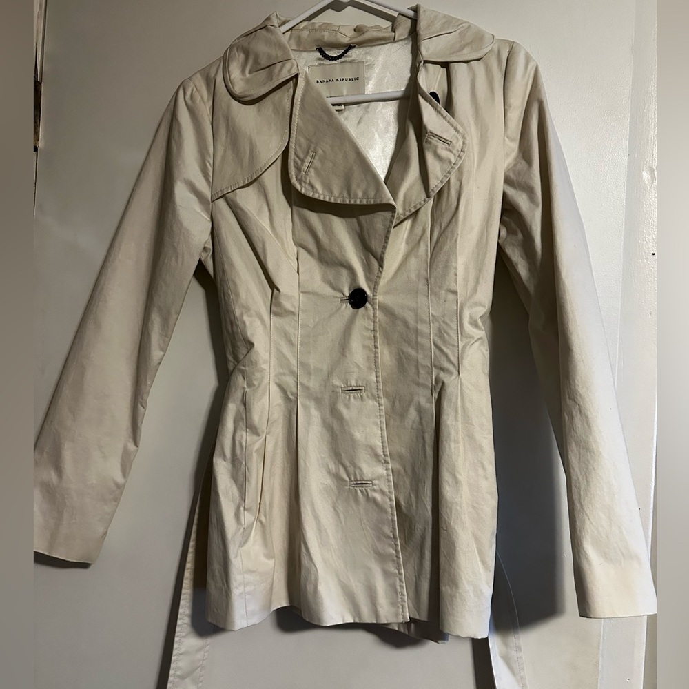 Banana Republic- Short Tench